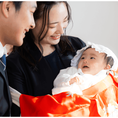 誰にでも送れるイメージ：赤ちゃんを囲む家族