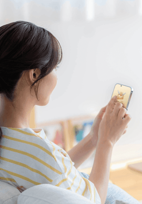 未来に届く手紙サービス Littera を使う女性