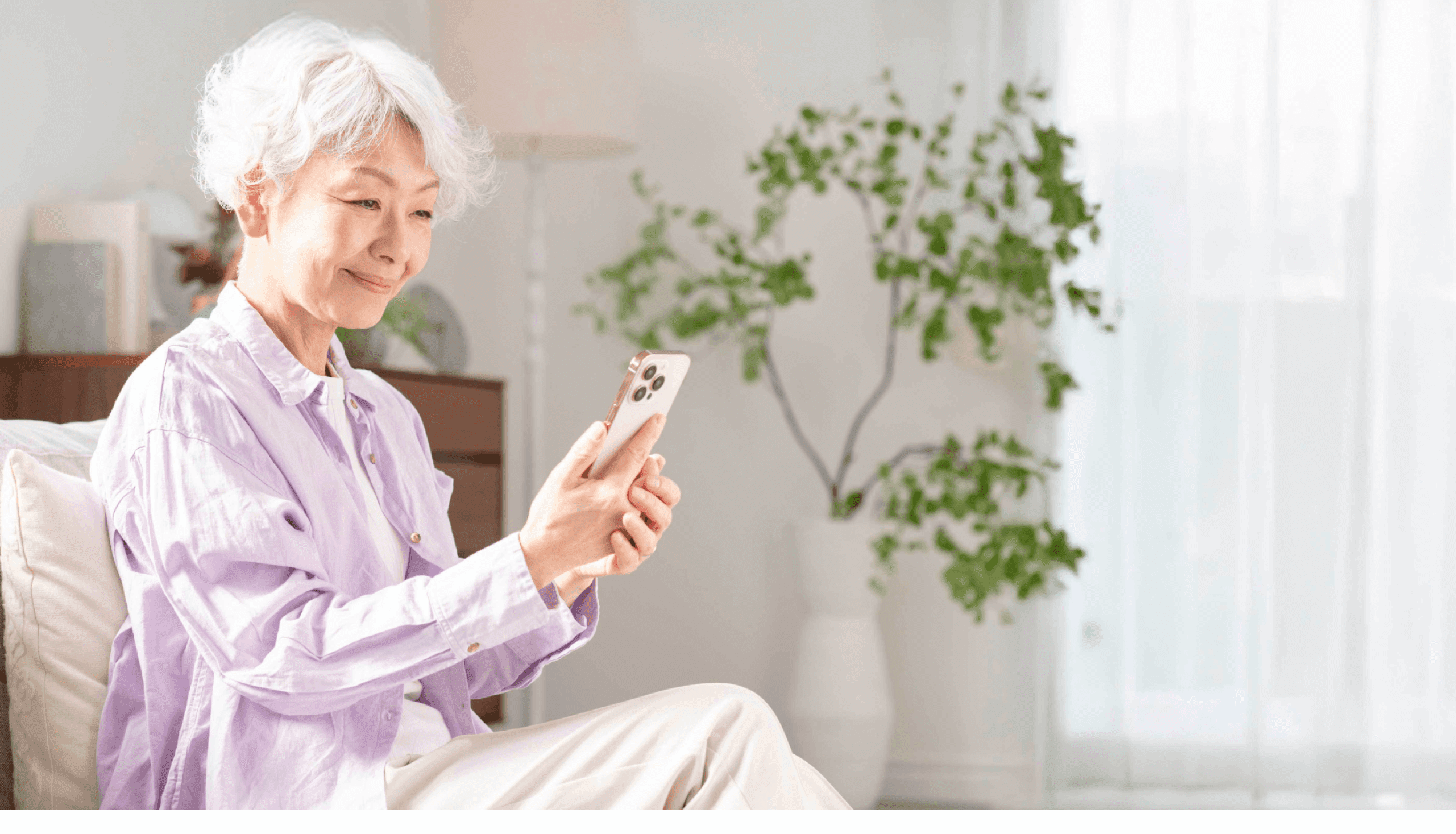 Littera を使うシニア女性